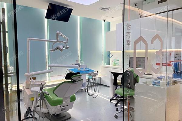 厦门瑞齿口腔门诊部种植牙多少钱？2025年美国4000元起，瑞典6000元起！