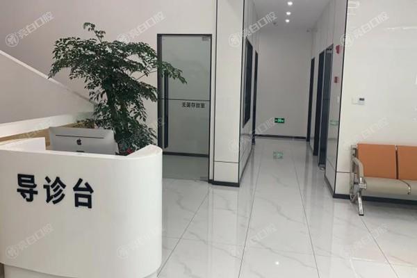 重庆中附大口腔医院收费标准：烤瓷牙1100+拔牙28+