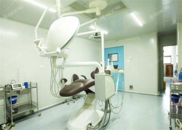 武汉牙达人口腔医院2025收费标准更新：种植牙2680元起|牙齿矫正6880元起|洗牙86元起