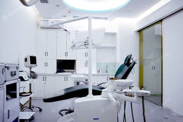 广东珠海海精灵口腔种植牙价格表曝光！单颗植体2980元起技术先进太划算了啦！