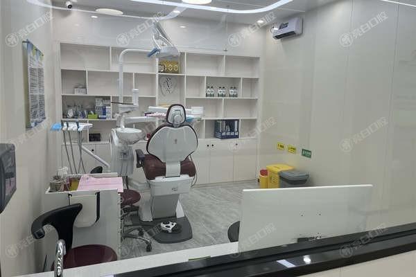 茂名佰年口腔门诊部价格贵不贵？惊人揭秘，价格透明不贵服务好太值啦！