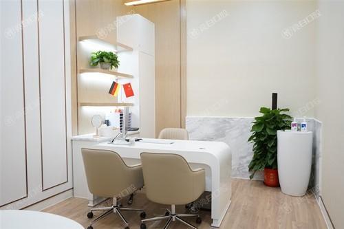 佛山登特口腔收费：洗牙178起/根管治疗780起+地址及预约方式