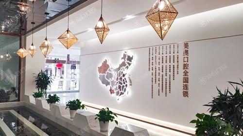 重庆美奥口腔医院怎么样？医生经验足，种植牙6000元起/矫正4800元起，收费平价