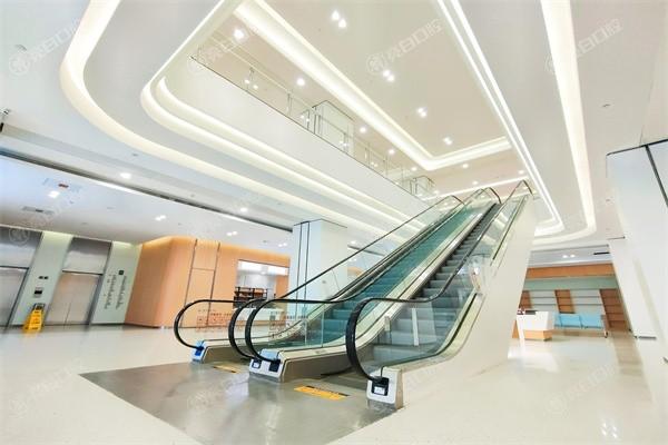 甘肃爱尔眼科医院收费价格表，全飞秒14000、晶体植入术28000元起