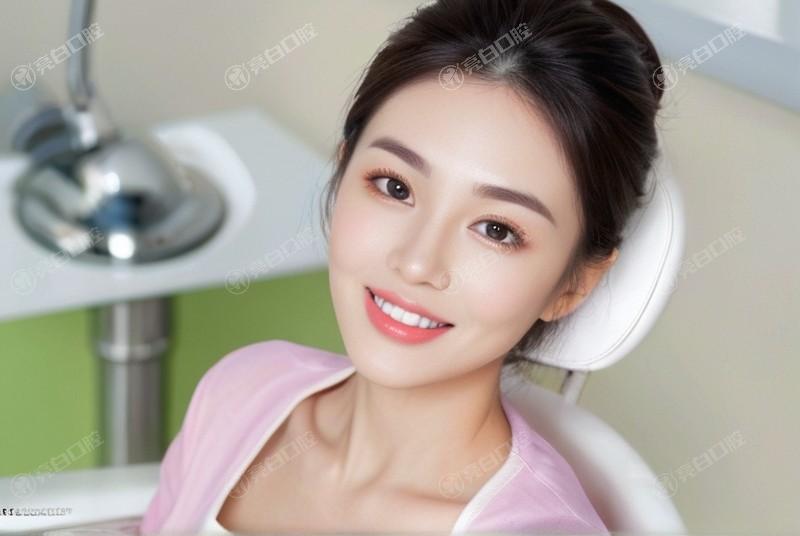 口腔内出现白色斑块是正常现象吗？不是，可能是黏膜病变需就医