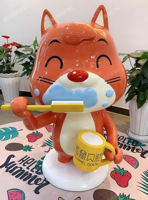 昆明松鼠口腔2025价格表：拔牙60起/烤瓷牙599起/牙齿矫正4688起