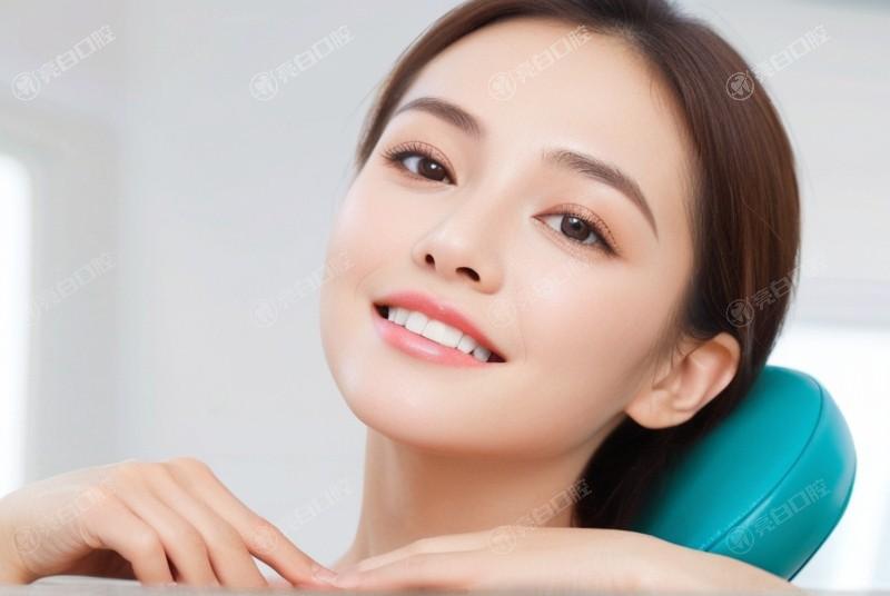 戴牙套后说话不清可多练习朗读，改善发音​