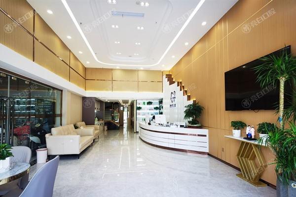 平顶山博华（牙博士）口腔门诊部收费标准：种植牙2000元起/牙齿矫正7800元起/拔牙30元起