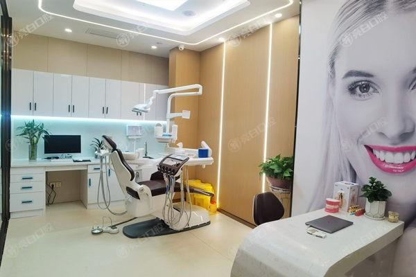 平顶山博华（牙博士）口腔门诊部收费标准：种植牙2000元起/牙齿矫正7800元起/拔牙30元起