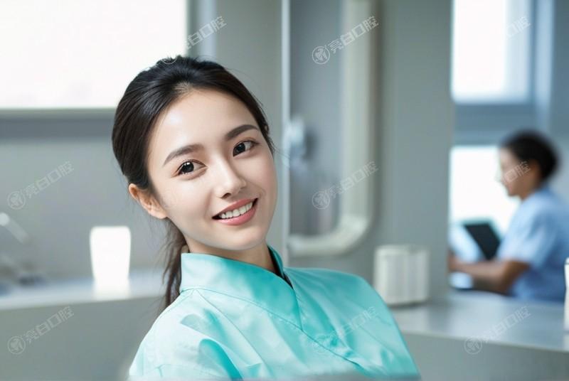 牙齿疼得半边脸都肿了咋急救？冰敷止痛并尽快就医，快速缓解痛苦症状