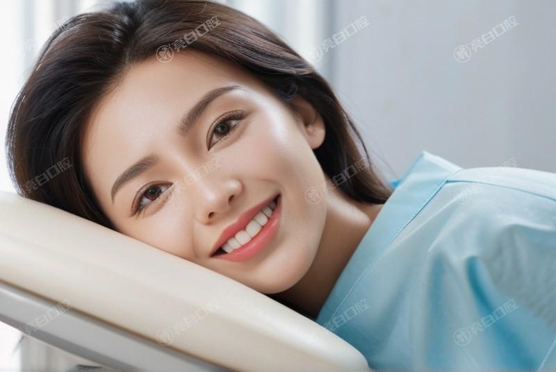 老人镶牙好还是种牙好？从咀嚼效率到维护成本的齐全分析