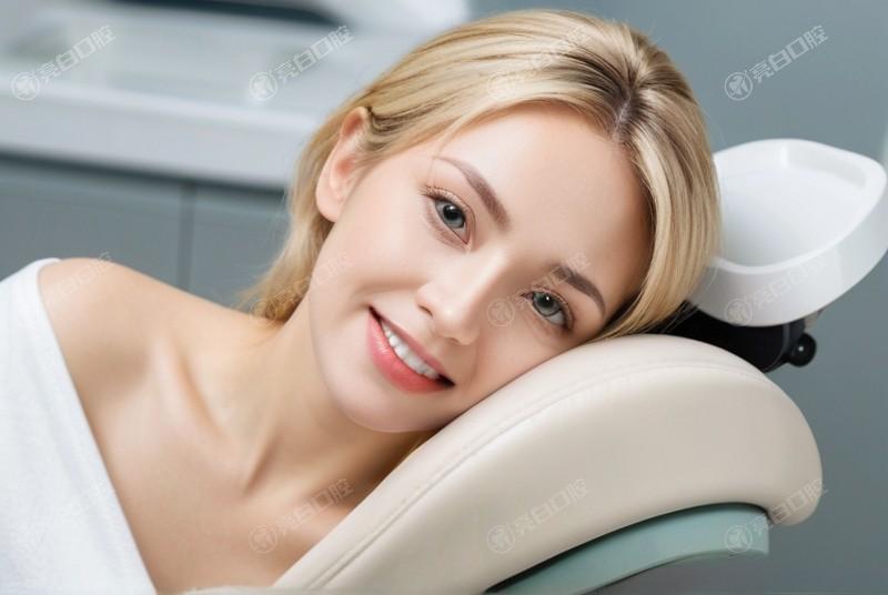 冷光美白、牙齿贴面、烤瓷牙，想变白到底该怎么选？