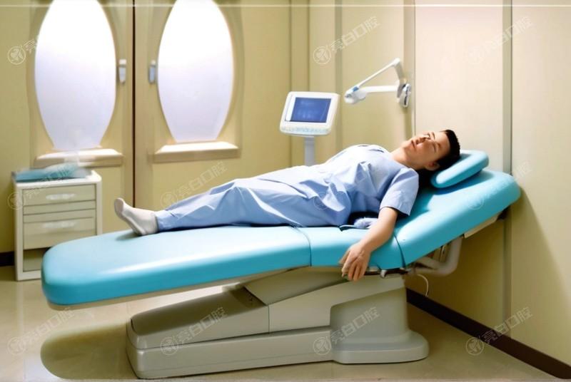 口腔异味来源不只是肠胃，八成原因在口腔