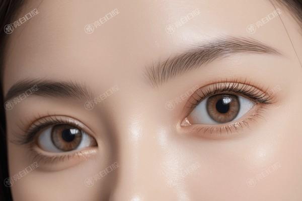 飞蚊症影响视物？黄斑病变也别大意，日常护理与医疗干预结合