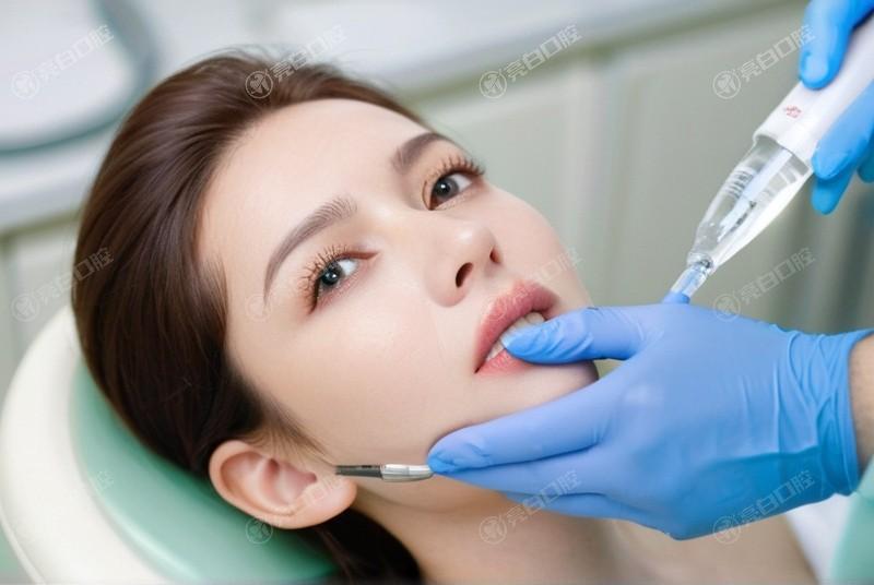 宝宝第一颗牙长出后，护齿工作就要开始了