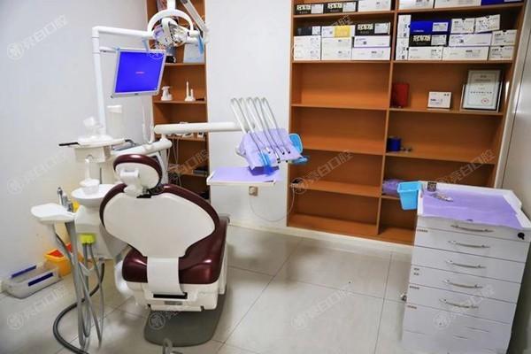 西昌春城口腔门诊部价格详情：种植牙2300元起/矫正8200元起/镶牙400元起