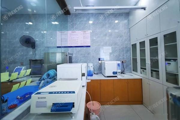 西昌春城口腔门诊部价格详情：种植牙2300元起/矫正8200元起/镶牙400元起