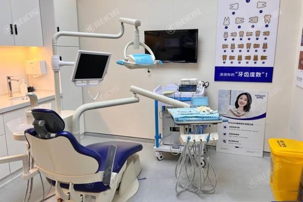 合肥松丰齿科镶牙多少钱？2025年胶托假牙600元起，钢托假牙800元起！