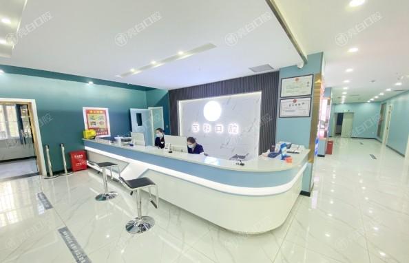 阿克苏苏和口腔医院价格表曝光！种植牙2980+牙齿矫正8999元起技术可靠医生负责