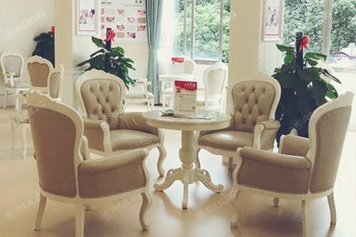 贵阳柏德口腔医院收费价格表公开：价格公道还受老百姓夸赞技术赞