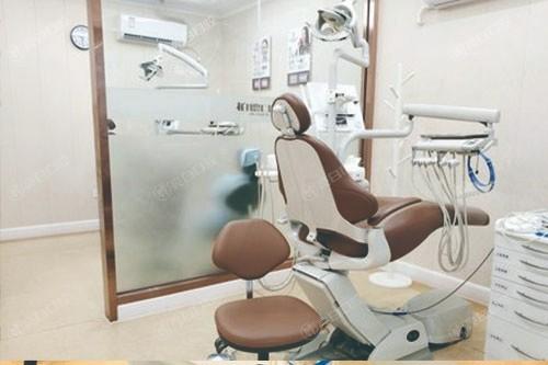 贵州贵阳柏德口腔医院 2025 价格表：种植牙 3980 元起、矫正 12800 元起、镶牙 800 元起