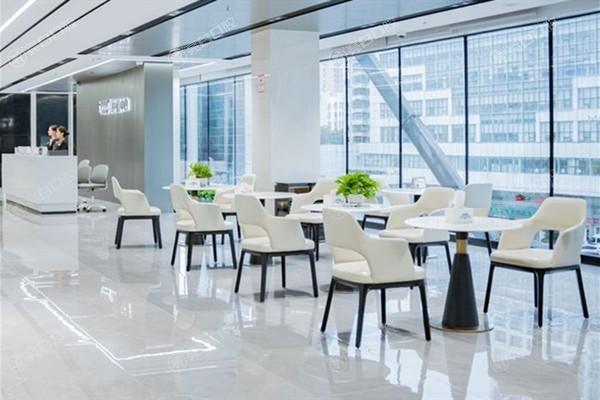 深圳麦芽口腔医院收费贵不贵？价格表显示正畸洗牙烤瓷牙种植牙性价比高