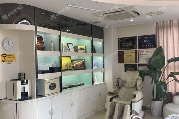 南通沪牙卫士口腔门诊部收费标准？种植牙 / 牙齿矫正 / 洗牙价格亲民