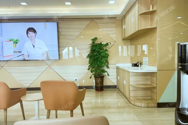 ​​新疆整形美容医院怎么样？了解医院地址、收费价格表再做决定！​