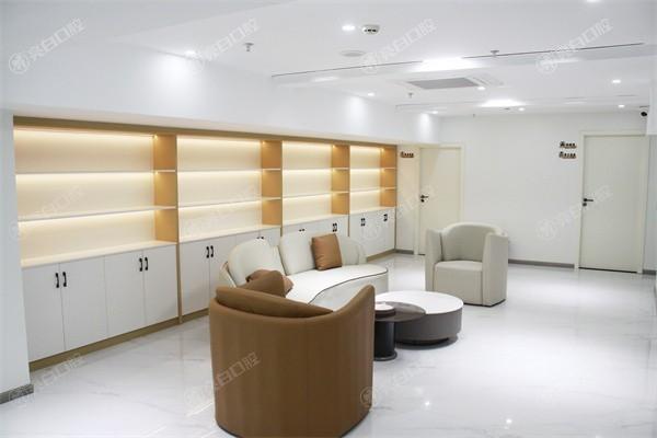 西藏昌都摩尔口腔种植牙收费情况：单颗种植牙2500元起，含多种方案！