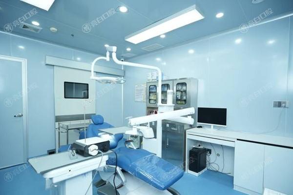 广州牙德堡口腔门诊医生团队如何？揭秘，医生负责技术可靠，看牙有保障啦！