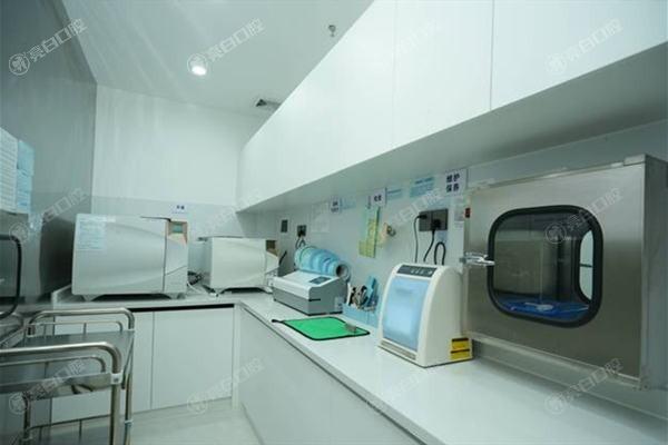 广州牙德堡口腔门诊医生团队如何？揭秘，医生负责技术可靠，看牙有保障啦！