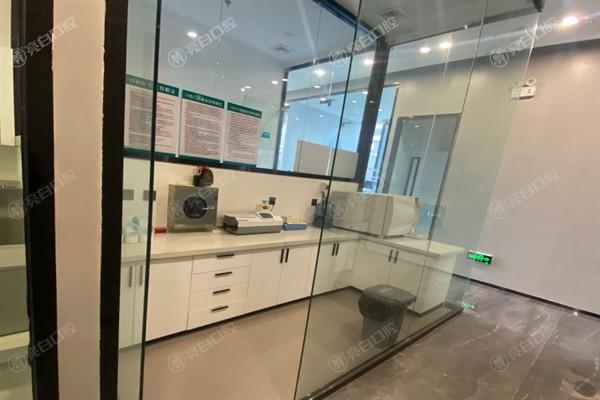 威海金莎口腔门诊部收费价目表曝光，种植牙、正畸等项目费用大揭秘