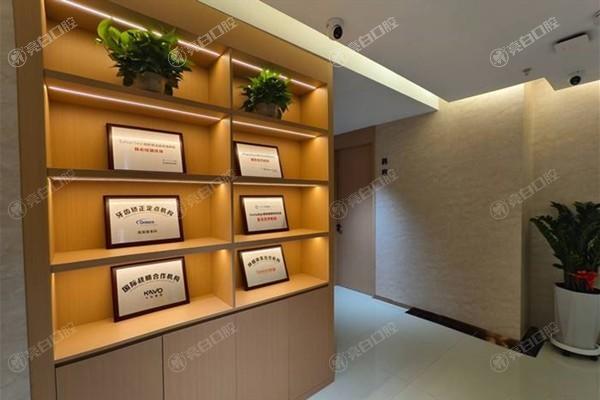 青海诺贝尔口腔牙齿美白靠谱吗？冷光技术提亮两度