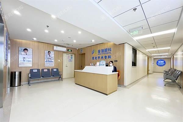 揭秘哈尔滨普瑞眼科医院近视眼手术好不好？医生团队强收费透明