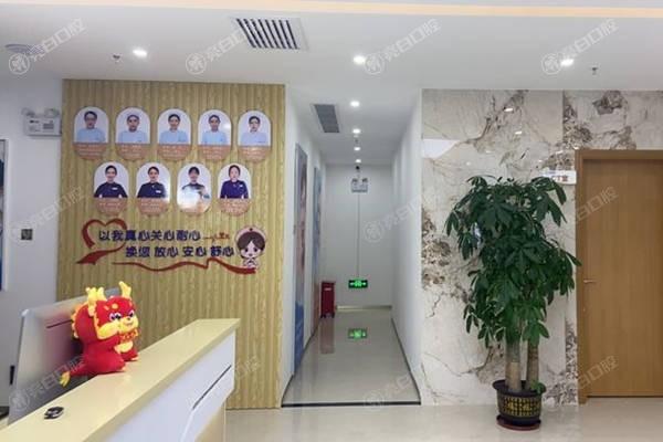 佛山中益口腔门诊部牙齿矫正收费高不高？发现价格亲民且有优惠