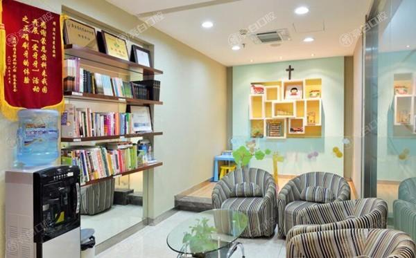 好奇深圳蒙恩口腔怎么样？据说环境舒适，医生医术还很高明！