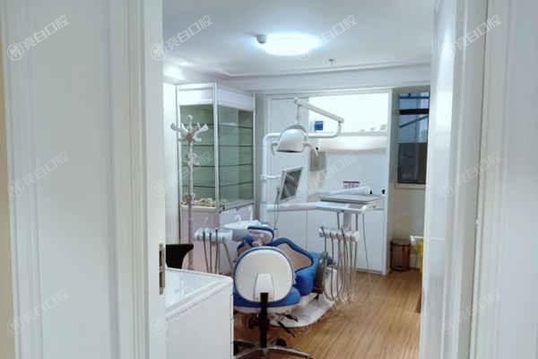 衡阳美莱口腔医院收费价目表：显示种植牙2800起补牙150起矫正6000起