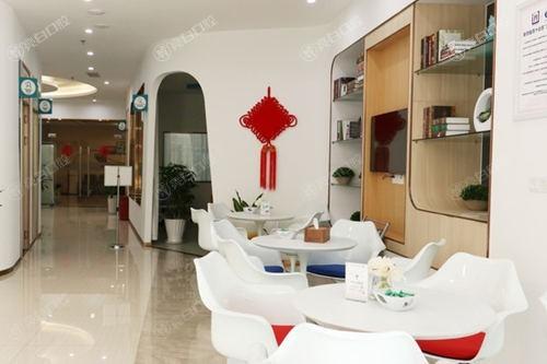 2025泉州维乐口腔医院价目表大公开：种牙3000+烤瓷牙880起+正畸6800起实惠看得见