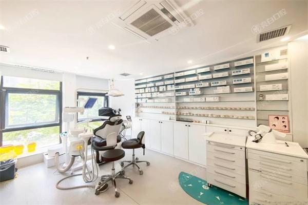 揭秘西安曲江新区美恒口腔门诊部种牙技术怎么样：设备齐全且医生团队强不坑人