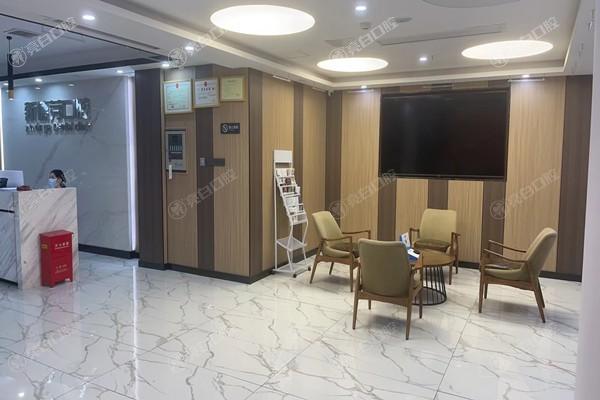 襄阳新德芽口腔门诊部种牙技术好吗？医生团队强且设备齐全