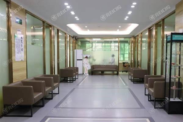 清远中大口腔医院收费价格表2025:种牙2450起/矫正9800起，口腔消费心中有数！