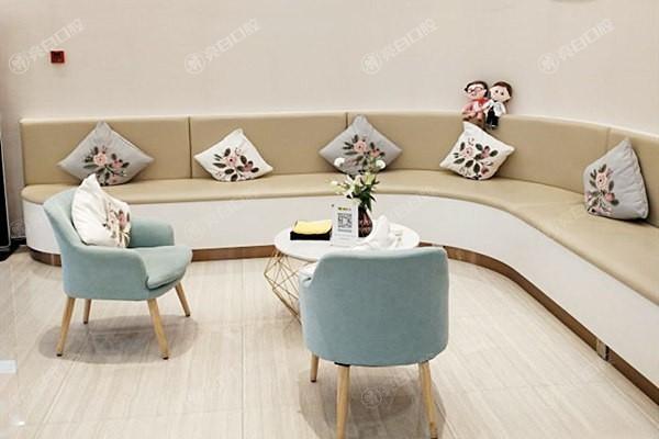 舟山维乐口腔看牙贵吗？查询收费标准可知种牙3.3k+/矫正1.25w+/牙周治疗效果好