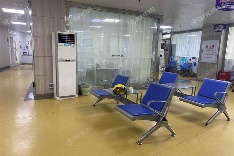 鄂州中山口腔医院收费标准:2025价格表含种牙/矫正/美白/拔牙/补牙等费用全解析