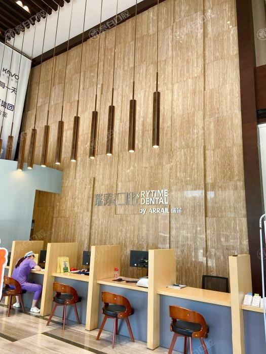 青岛瑞泰口腔医院价格贵不贵？2025价目表看种植牙矫正补牙费用亲民