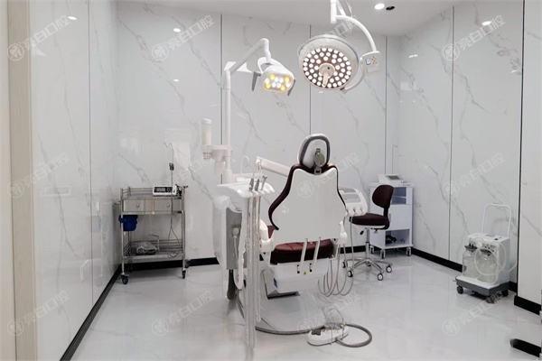 2025年重庆合川区吉美口腔价格表 树脂牙380+矫正6500+ 医生种牙水平高