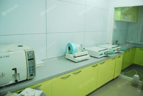 全新鄂尔多斯口腔医院收费标准 种植牙4800+全瓷牙1300+ 技术口碑好