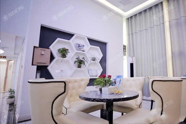 全新重庆彭水县鹏博口腔医院收费价格 矫正5900+树脂牙340+ 医生种牙水平高