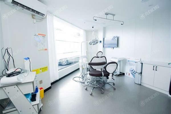 珠海诺雅美口腔门诊部收费价目表？种植牙 / 牙齿矫正 / 烤瓷牙性价比高