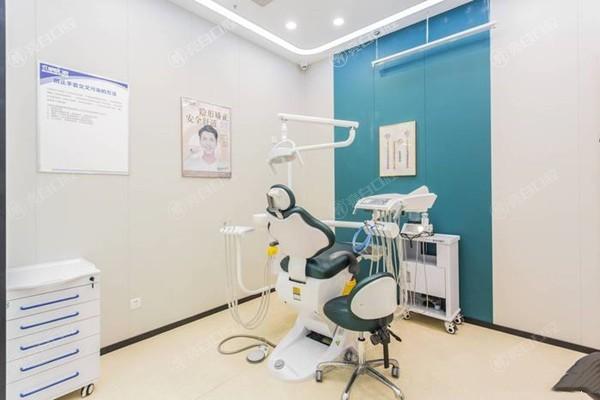 武汉咿呀四美口腔医院牙齿矫正收费高不高？查实收费透明且有优惠