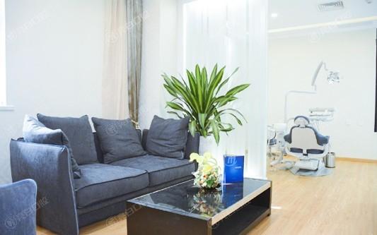 天津美奥口腔医院价格表调整：拔牙80+烤瓷牙800+矫正6500+种植牙2800+